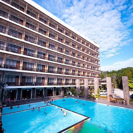 Mesra Business & Resort Hotel Samarinda Exterior foto