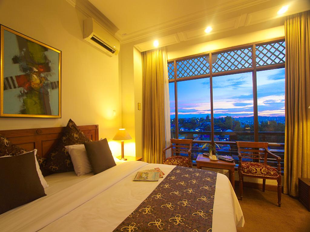 Mesra Business & Resort Hotel Samarinda Exterior foto