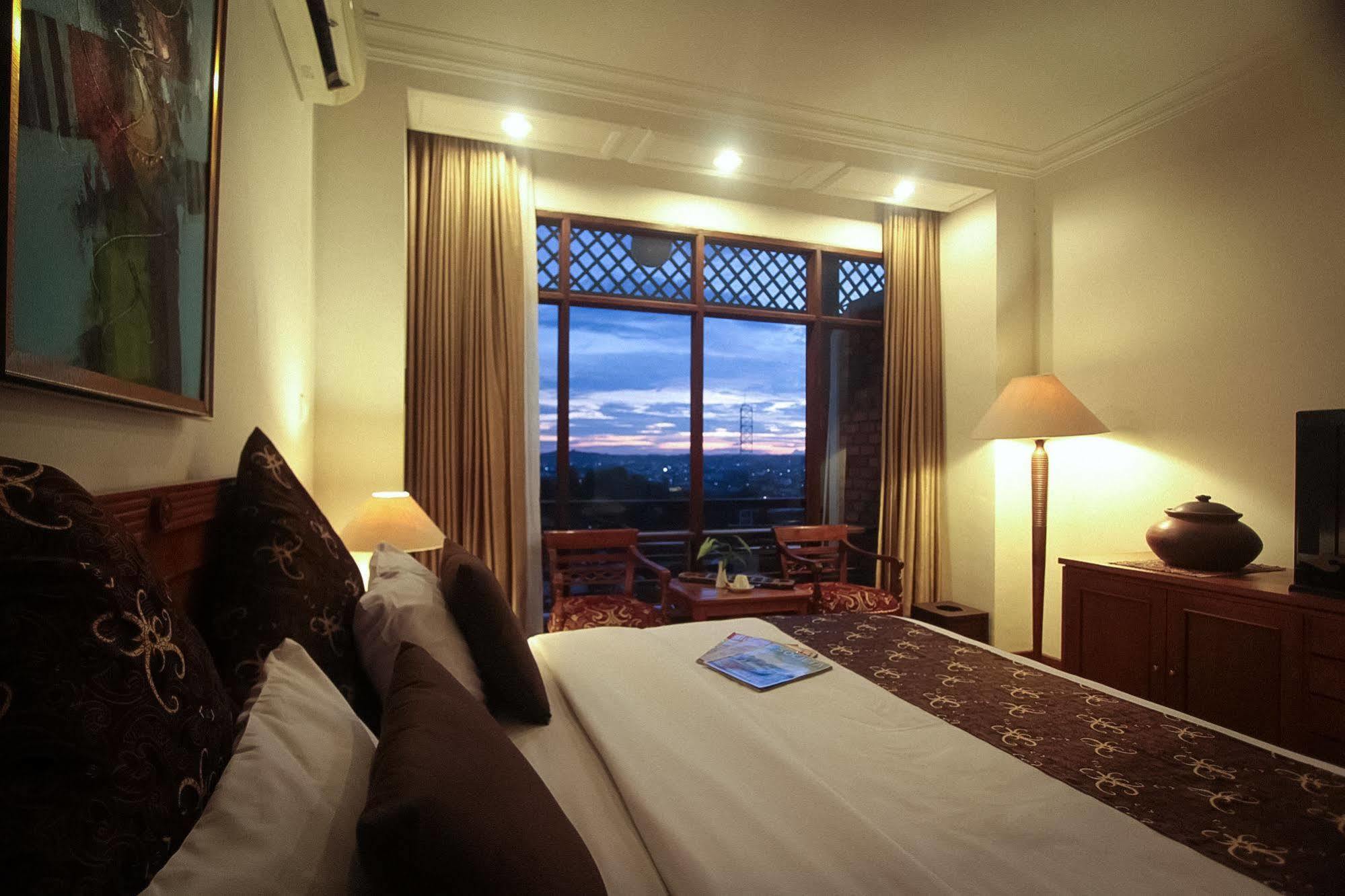Mesra Business & Resort Hotel Samarinda Exterior foto
